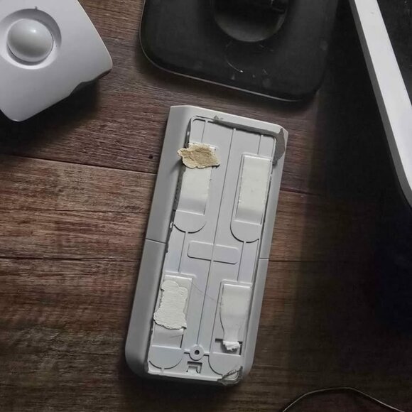 Full Simplisafe home security system - Picture 3 of 5